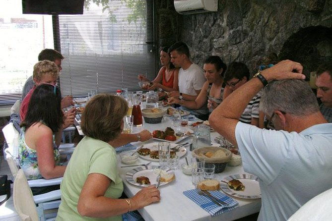 traditional-lunch-or-dinner-with-drinks-in-mykonos