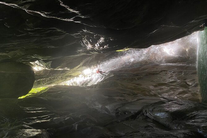 trekking-rappelling-waterfalls-in-dominican-republic