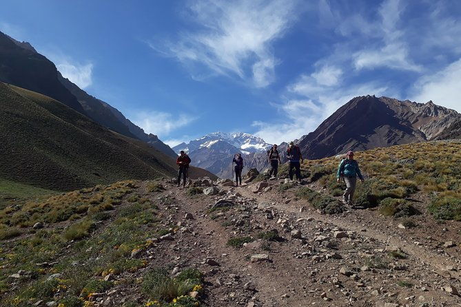 trekking-to-confluencia-aconcagua-first-base-camp