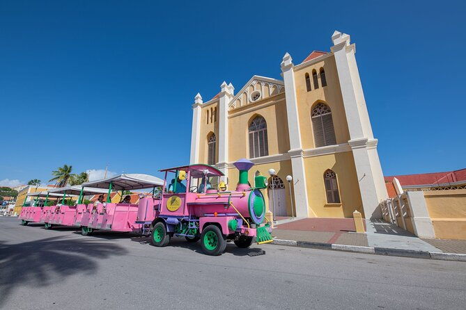trolley-train-city-centre-in-curacao