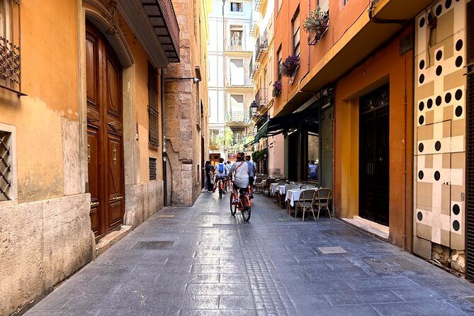 valencia-city-highlights-in-guided-bike-or-e-bike-tour-2