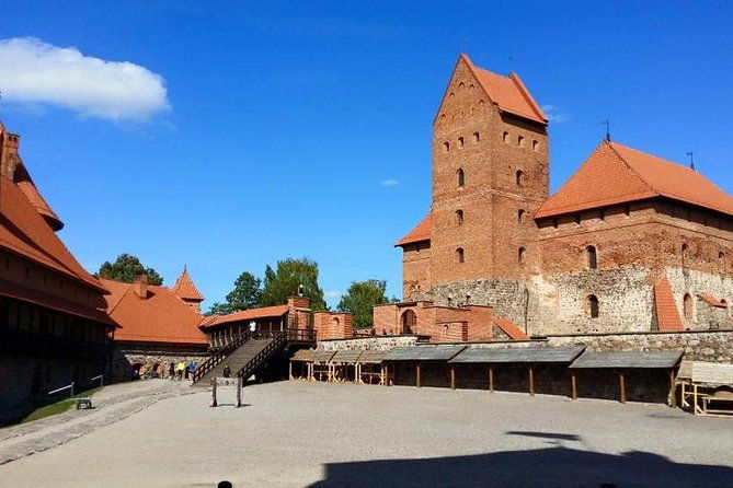 vilnius-custom-day-trip-to-trakai-and-kernave-2