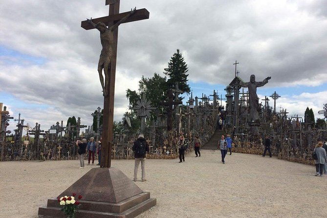 vilnius-to-riga-day-trip-the-hill-of-crosses-rundale-palace-and-bauska-castle