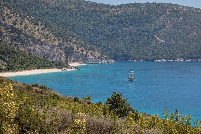 visit-kroreza-beach-by-boat