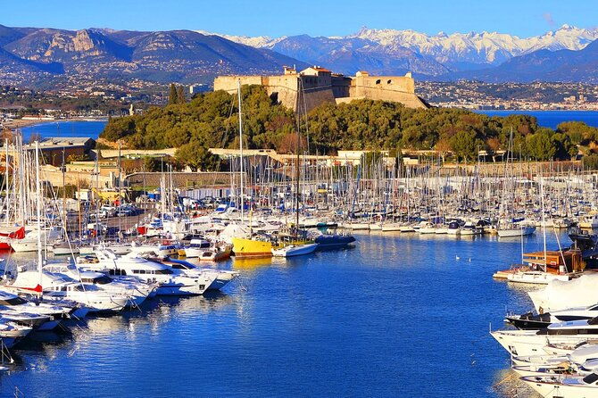 visit-of-antibes-juan-les-pins-by-convertible-bus-2