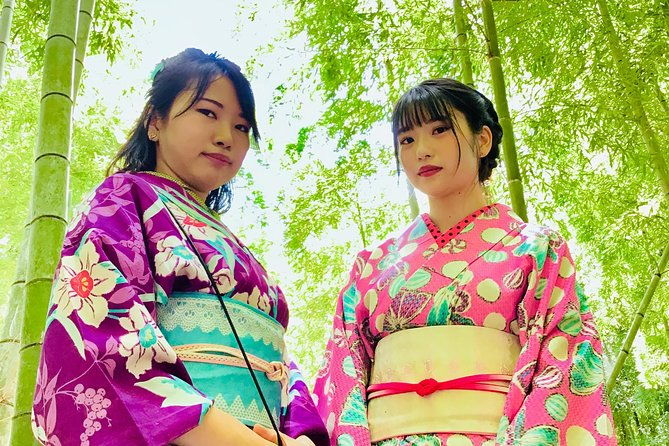 visit-to-secret-bamboo-street-with-antique-kimonos