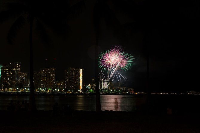waikiki-fireworks-dinner-cruise-sail-sparkle-on-friday-nights-2