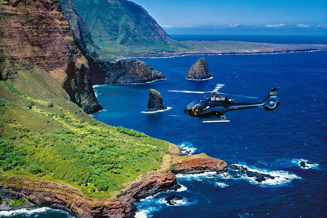 waterfalls-of-west-maui-and-molokai-helicopter-tour