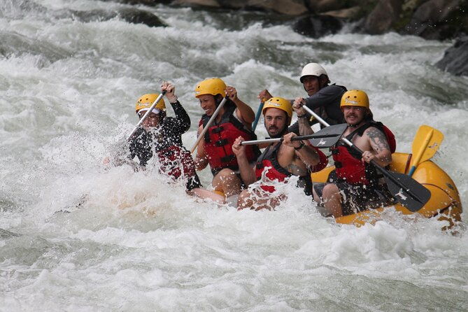 white-water-rafting-class-4-with-lunch-arenal-tours