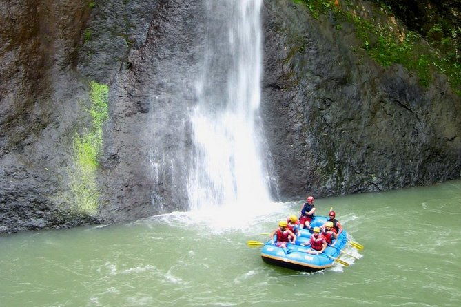 white-water-rafting-pacuare-river-with-lunch-from-puerto-viejo