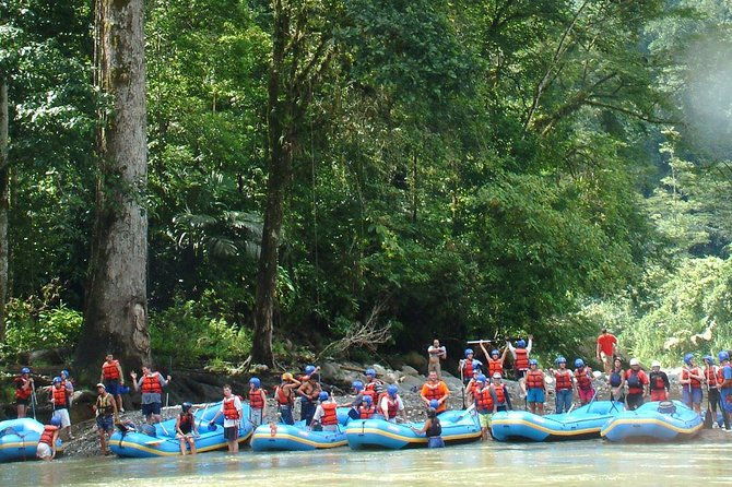 white-water-rafting-reventazon-river-from-san-jose