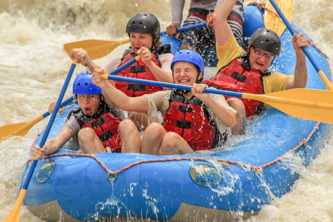 whitewater-rafting-naranjo-river-from-manuel-antonio-class-iii-iv