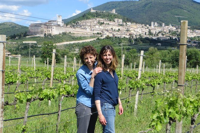 wine-tasting-and-walk-in-the-vineyard-of-assisi-2