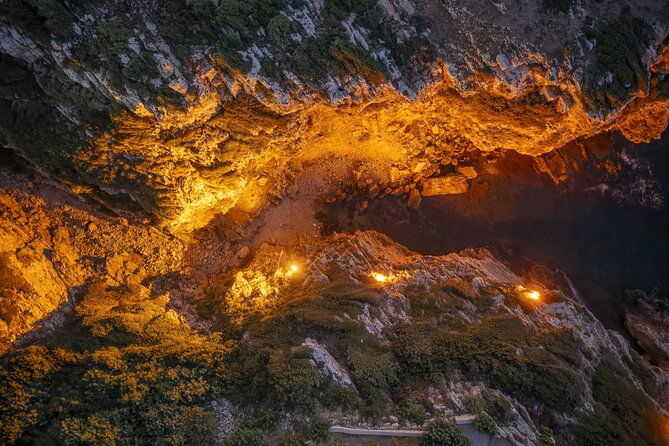 wine-tasting-food-experience-inside-a-cretan-gorge