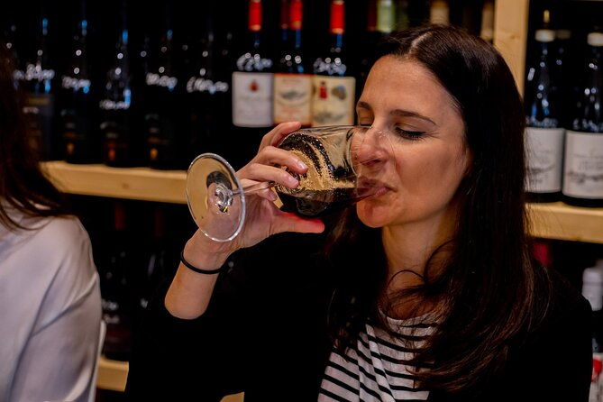 wine-tasting-in-the-historic-center-of-catania