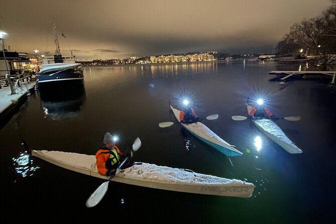 winter-kayak-tour-in-stockholm-city-dry-suit-kayaking-4