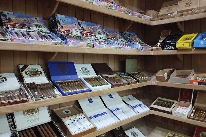 world-mart-souvenirs-store-guided-tour