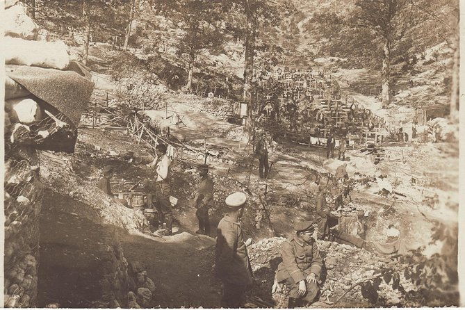world-war-1-walk-through-trenches-and-bunkers