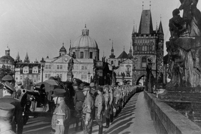 world-war-ii-tour-with-a-crypt