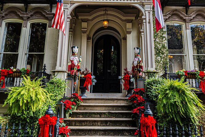 yuletide-charm-a-southern-christmas-journey-in-savannah
