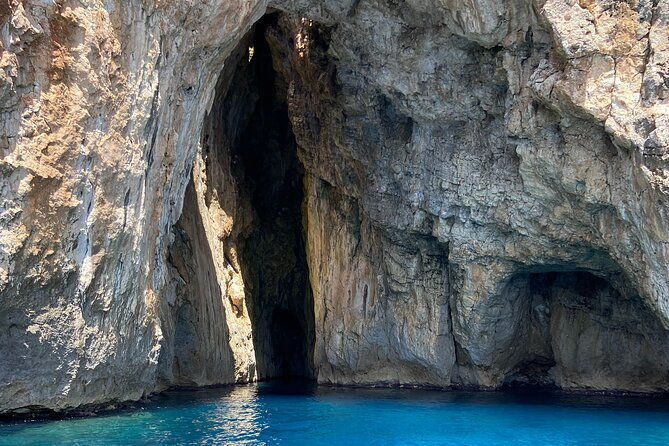 3-hour-guided-boat-tour-to-the-caves-in-santa-maria-di-leuca-2