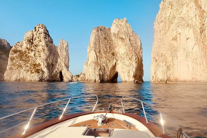 3-hours-comfortable-capri-private-tour-by-boat