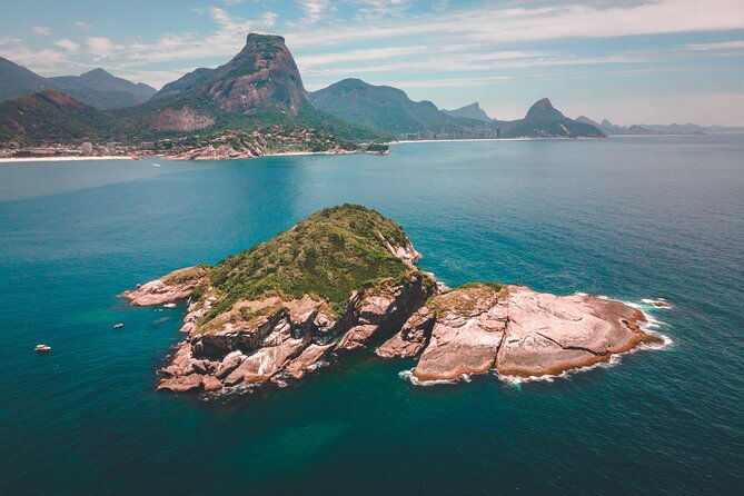3-hours-snorkel-and-swim-with-turtles-tour-at-tijuca-islands