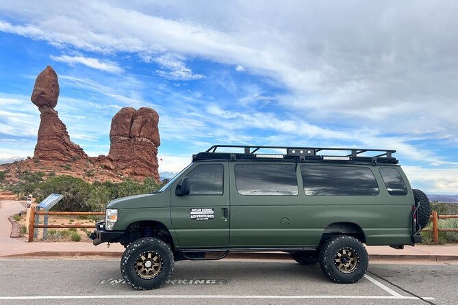 3-hours-sunset-arches-national-park-pavement-sights-tour
