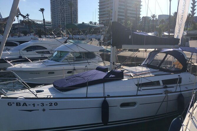 1-hour-private-boat-trip-with-campagne