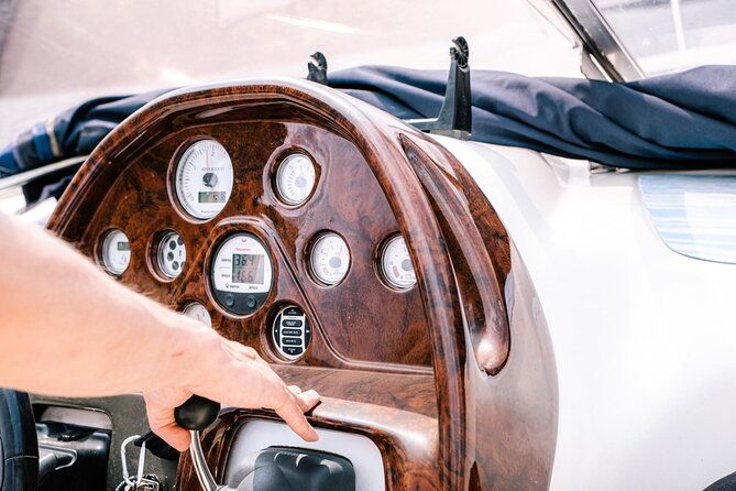 1-hour-private-cruise-on-lake-como-motoscafo-cranchi
