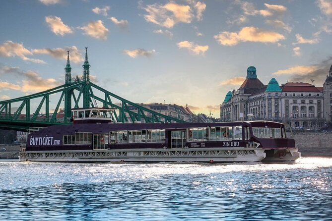 1-hour-sightseeing-cruise-in-budapest-2