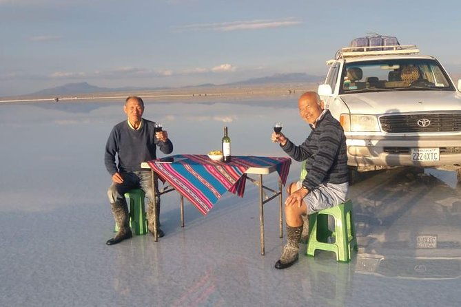 2-day-uyuni-salt-flats-including-laguna-colorada-by-flight-from-la-paz