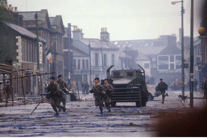 2-hour-terror-and-mural-history-belfast-taxi-private-tour
