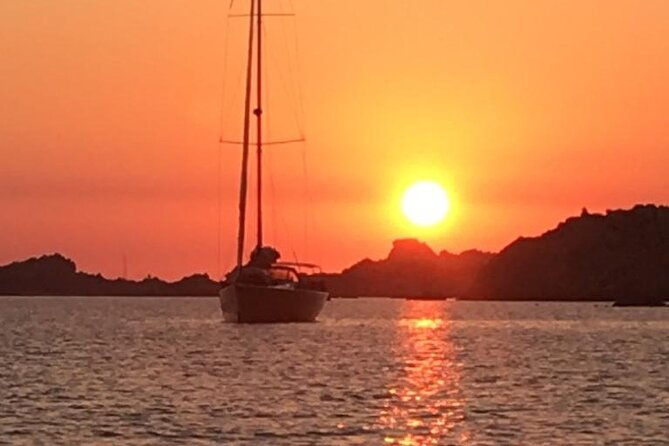 2-hours-private-sunset-experience-by-sailboat-in-cascais