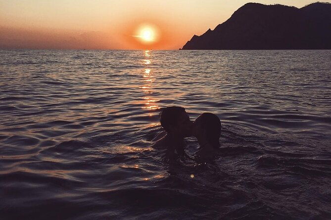 2-hr-shared-cinque-terre-sunset-cruise-with-swim-stop-wine-inc