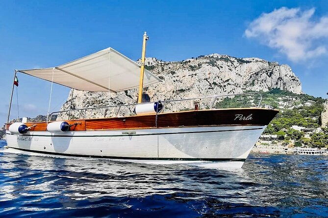 3-hours-tour-of-capri-with-traditional-gozzo