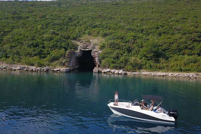 3h-private-bout-kotor-bay-and-blue-cave-attraction-free-drinks