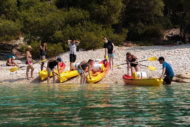 4-hours-sea-kayaking-from-komiza