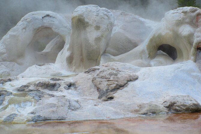 6-mile-geyser-hiking-tour-in-yellowstone-with-lunch