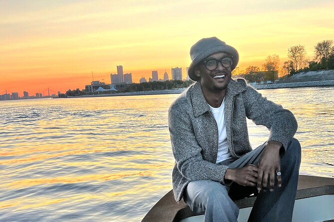75-minutes-detroit-river-belle-isle-breeze-electric-cruise