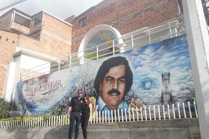 9-hour-full-day-tour-of-pablo-escobar-including-c13-museum-and-barrio-pe