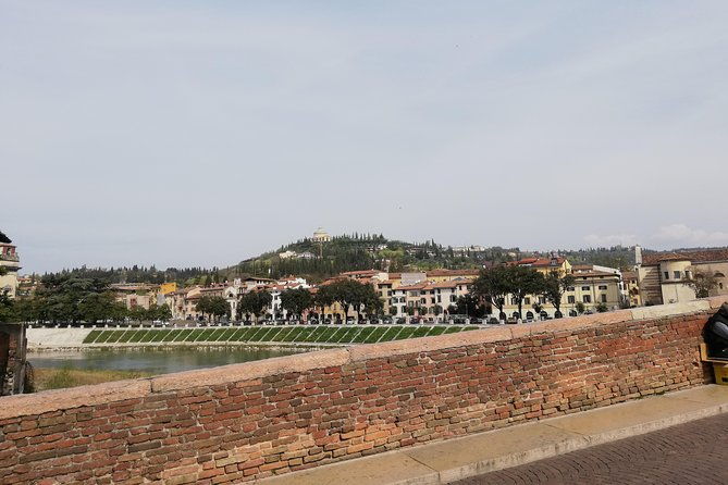 a-charming-verona-small-group-stress-free-city-tour-with-a-local-guide