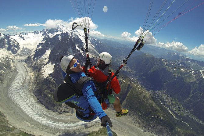 acrobatic-paragliding-tandem-flight-over-chamonix-2