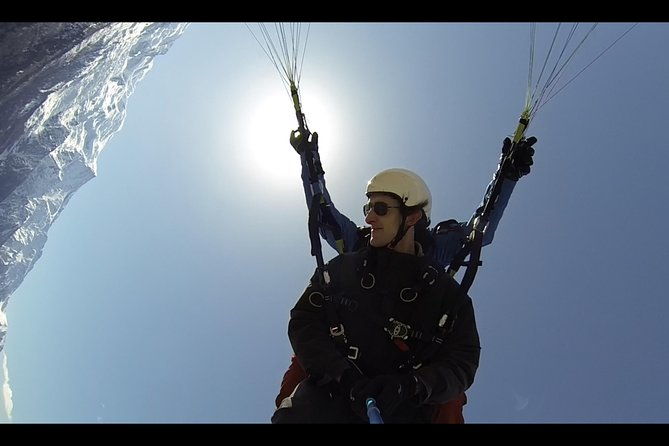acrobatic-paragliding-tandem-flight-over-chamonix-4
