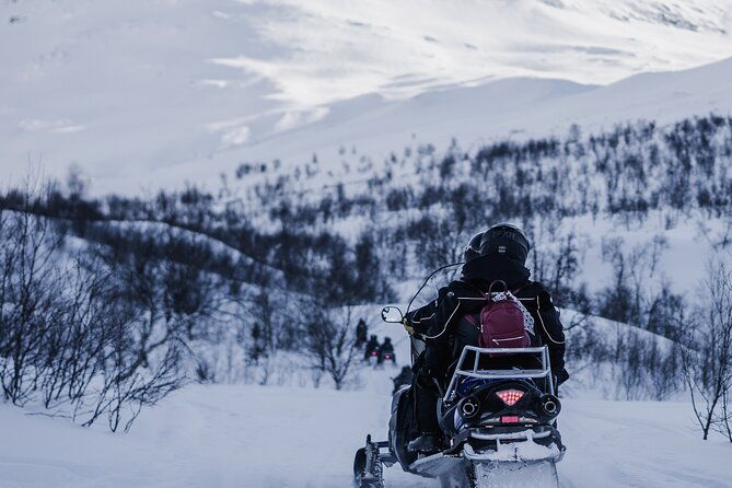 adventure-snowmobile-safari-2