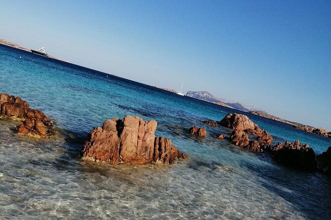 afternoon-excursion-1500-1900-by-rubber-boat-in-the-archipelago-of-la-maddalena-4