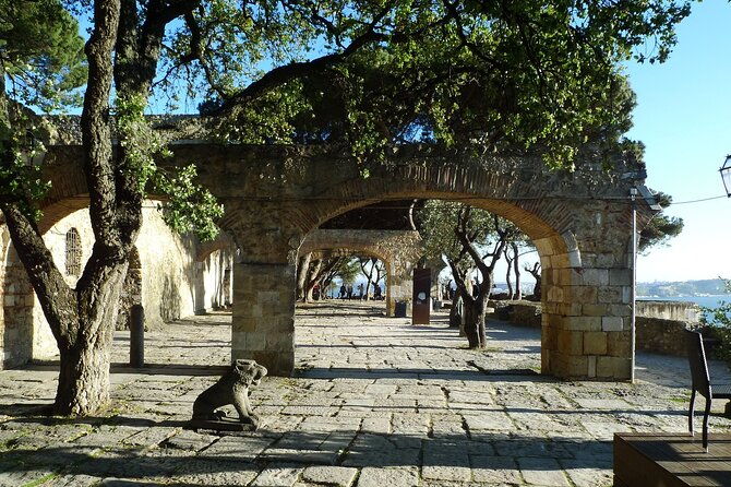 alfama-and-the-castle-of-saint-george-skip-the-line-tour