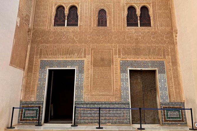 alhambra-and-nasrid-palaces-guided-tour-with-tickets