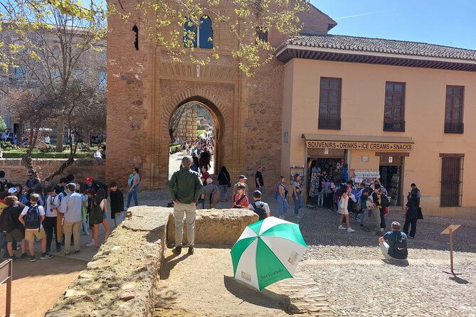 alhambra-guided-tour-nasrid-palaces-and-generalife-2