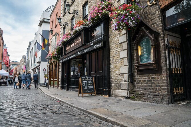 alien-invasion-in-dublin-exploration-game-and-tour